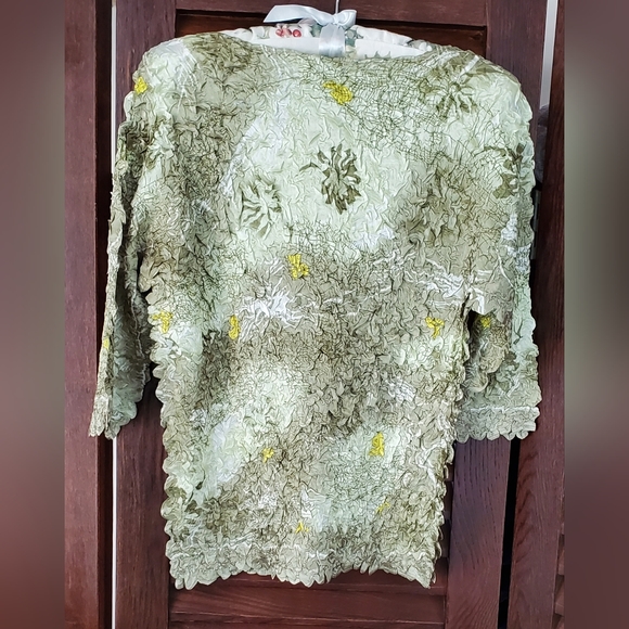 Ladies Stretch No Iron Top - Picture 2 of 2